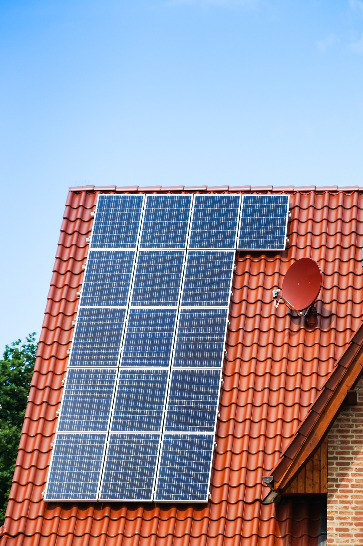 AdobeStock_55042846_Bergmann-Photovoltaik